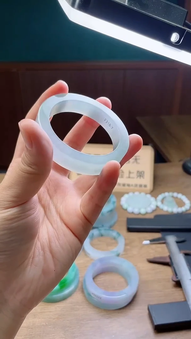 定制翡翠手镯未镶嵌定制