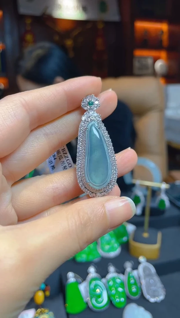 【闪购商品】翡翠颈饰未镶嵌119661天然A货翡翠福瓜吊坠