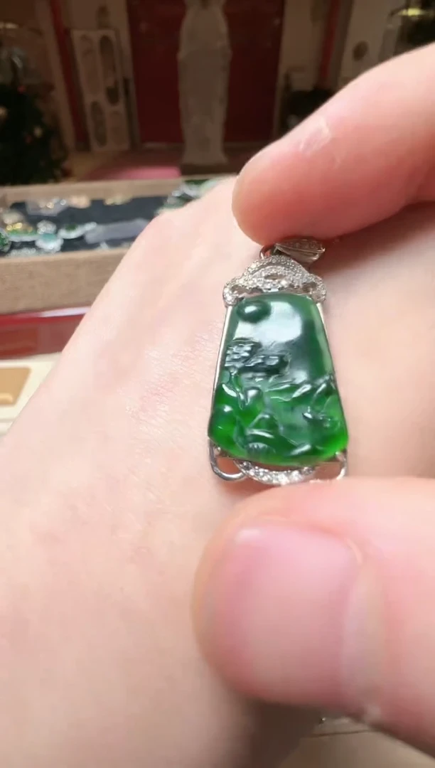 【闪购商品】翡翠吊坠(不含链)未镶嵌翡翠