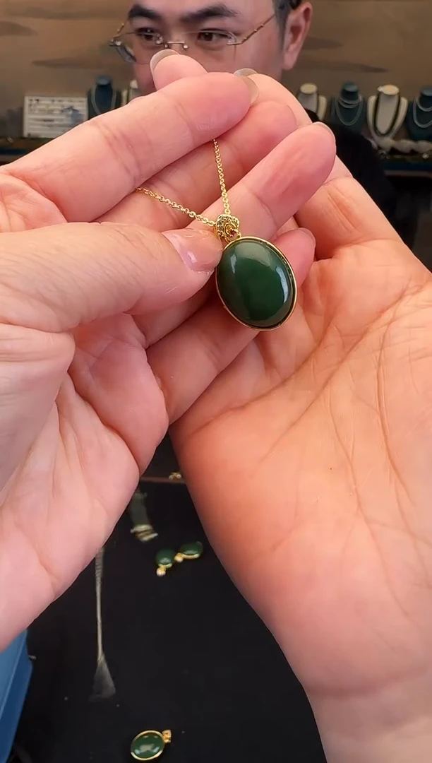 颈饰未镶嵌和田玉双面鸽子蛋（带链子）