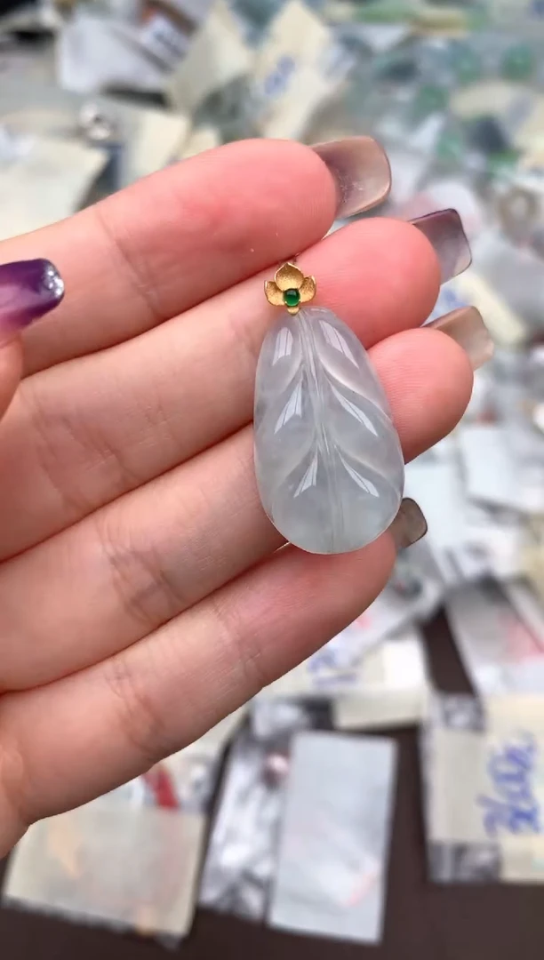 18K金镶嵌挂件翡翠—