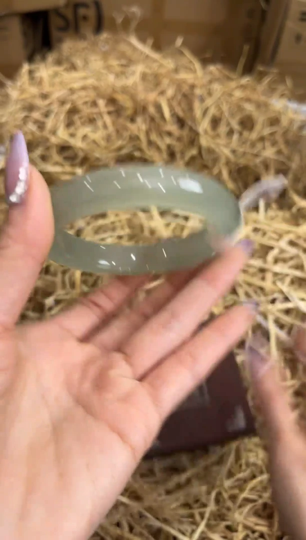 未镶嵌手镯石英质玉D-058