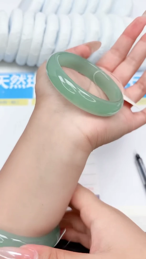 未镶嵌手镯石英质玉227-57.2