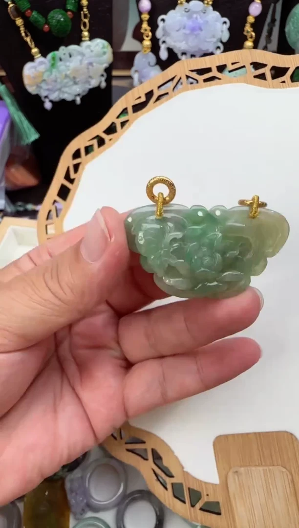 颈饰未镶嵌翡翠吊坠