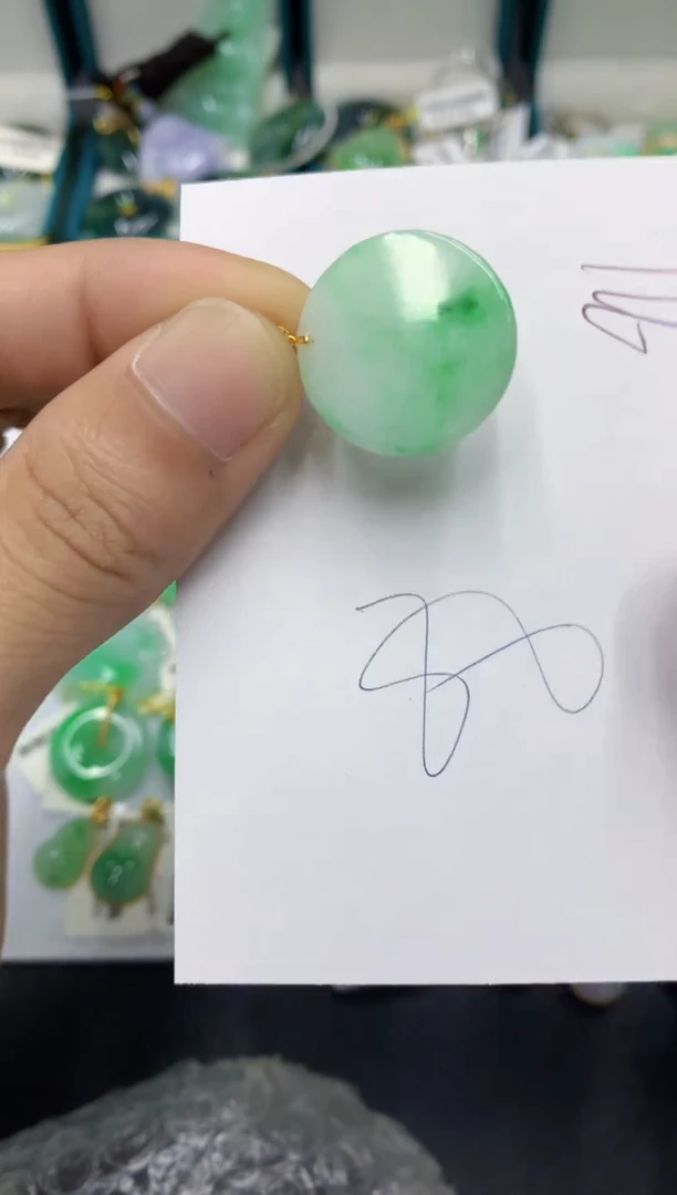 翡翠18K金镶嵌颈饰翡翠
