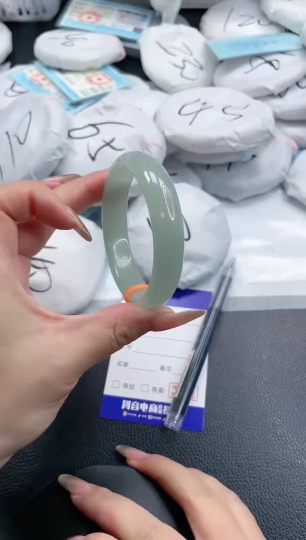 【闪购商品】石英质玉手镯未镶嵌4S222-54