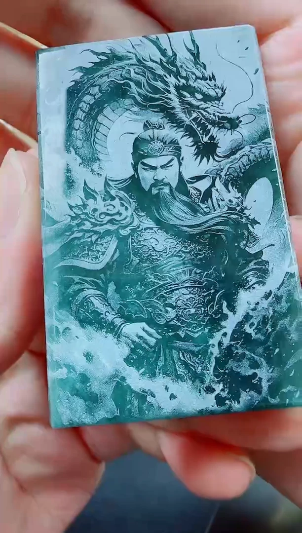 翡翠未镶嵌颈饰冲***爷御龙关公