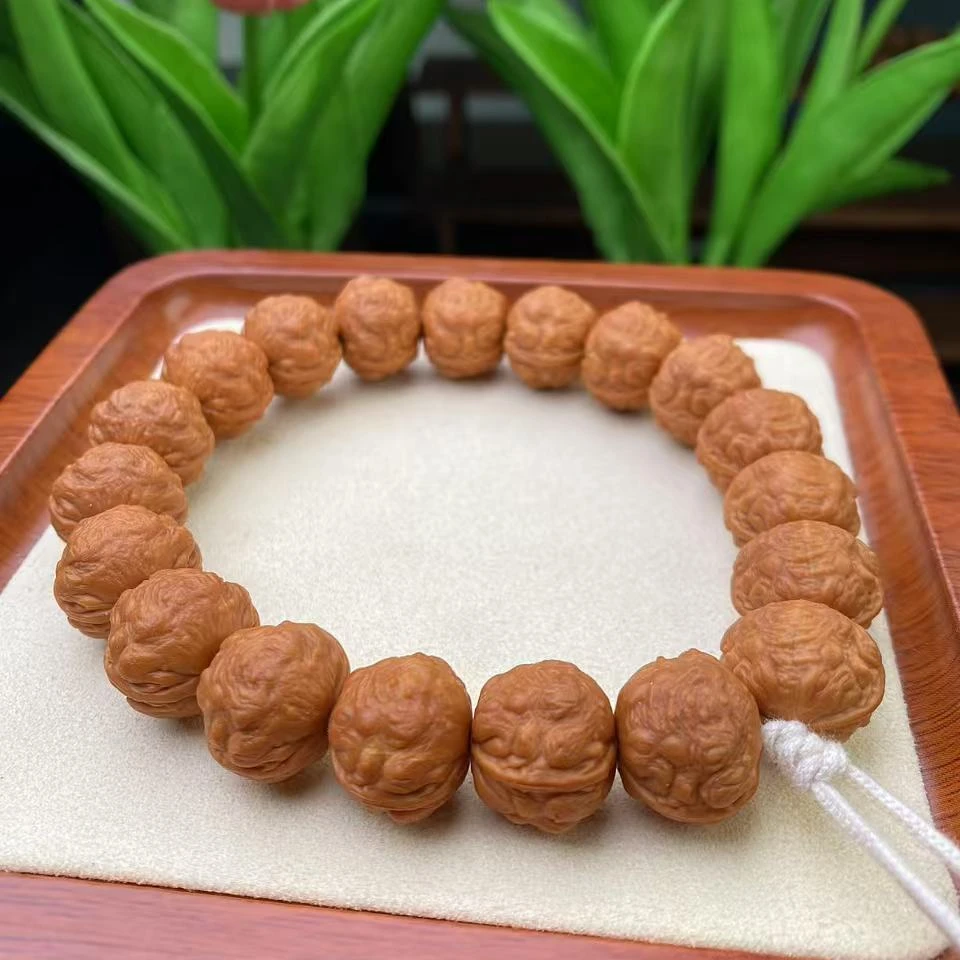 猴头核桃雕刻大蟾王手持款 尺寸17左右  高端毕业 全品无暇