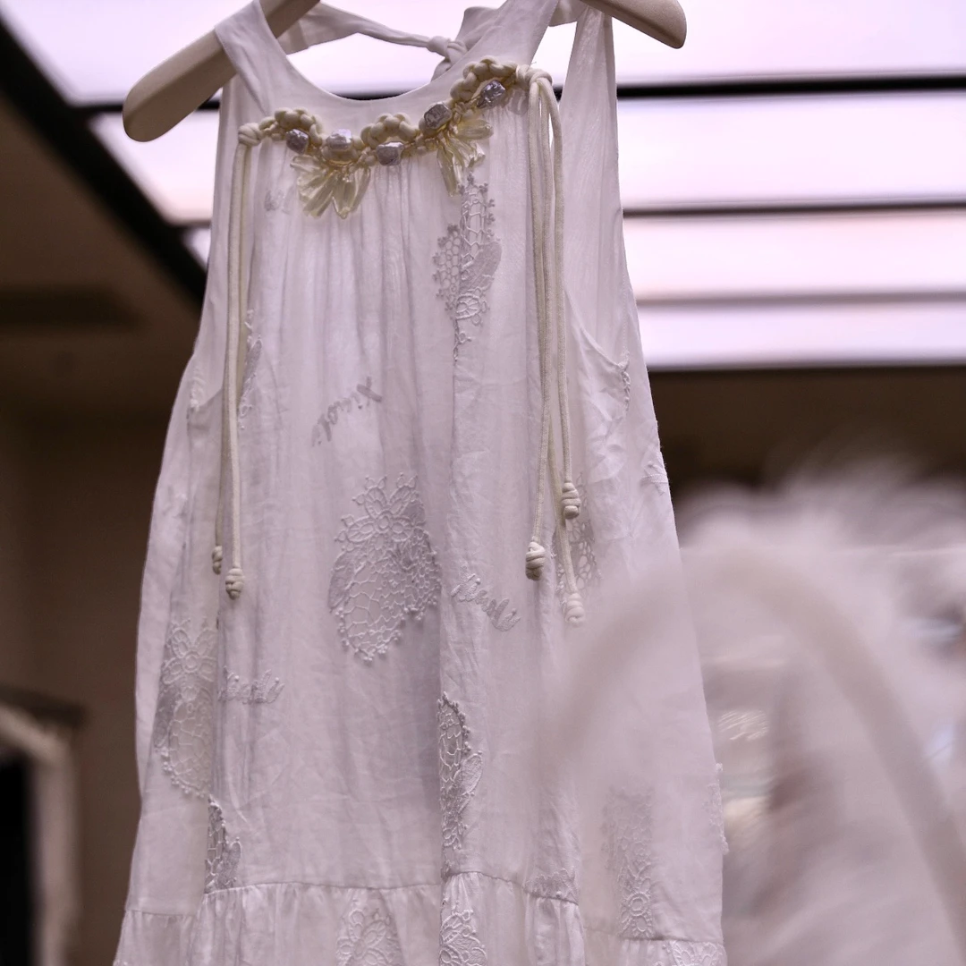 JYQ-XIAOLI筱李设计师款白色柠檬刺绣镂空刺绣吊带裙