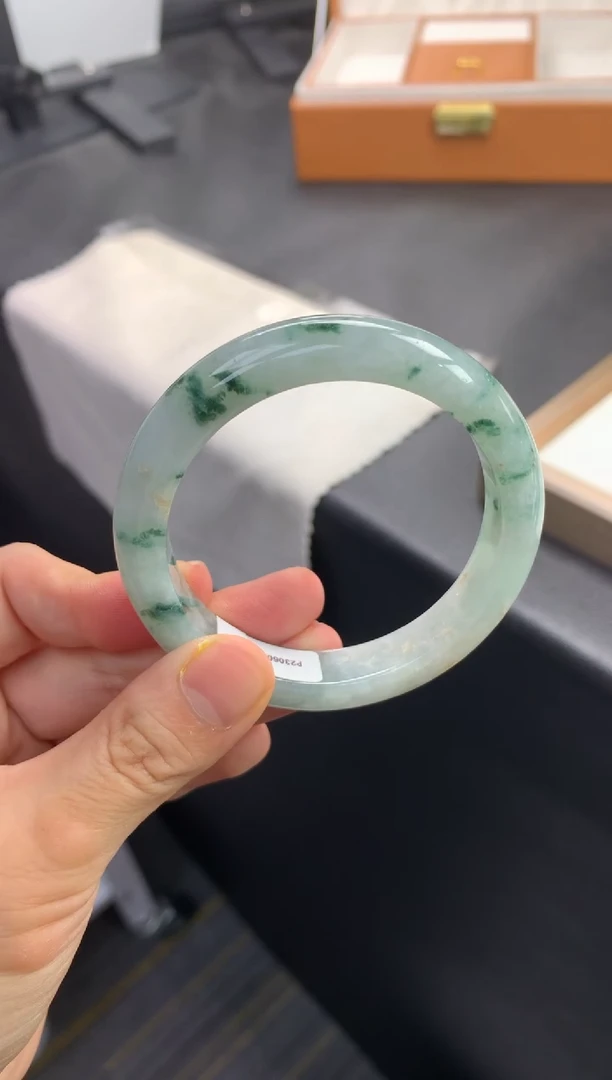 未镶嵌手镯翡翠退货需手镯吊牌标签完好