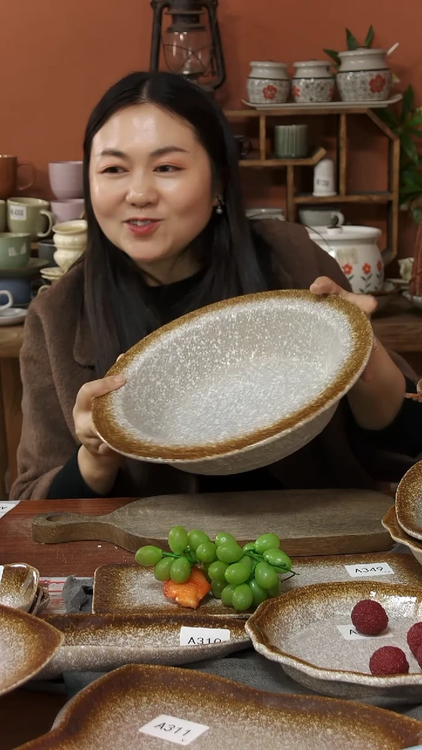 陶瓷A406  一只陶瓷粗陶超大草帽盆可能微瑕