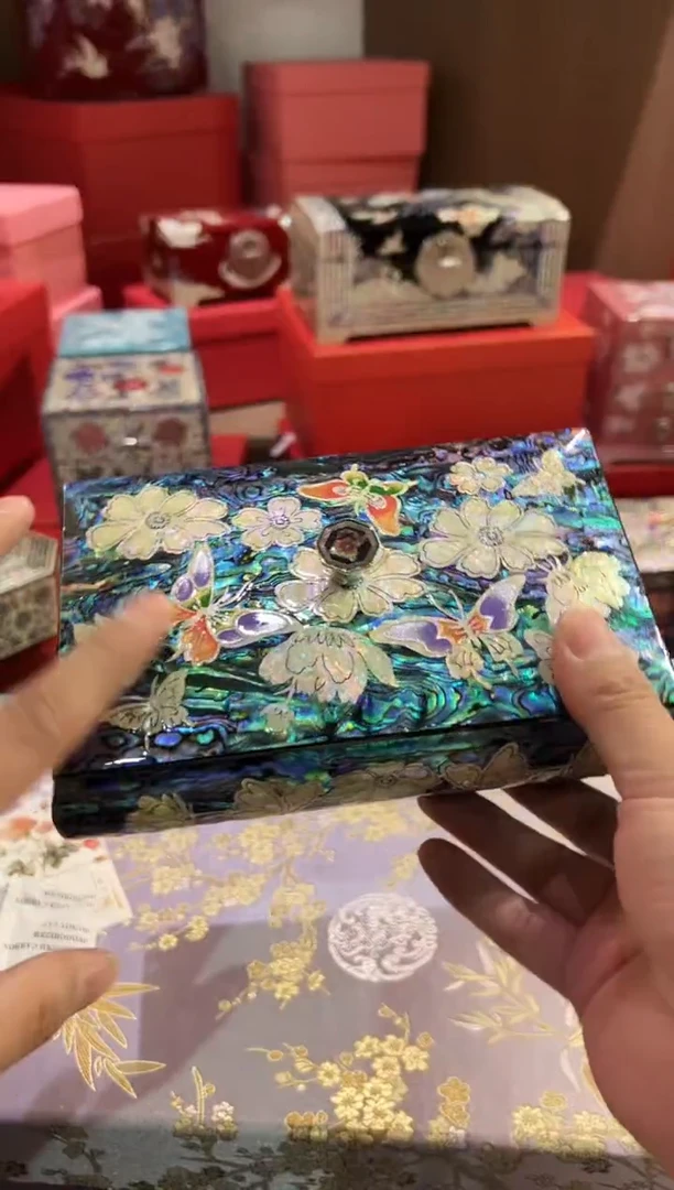 黑金鲍·弘贝雅螺钿漆器文化馆
