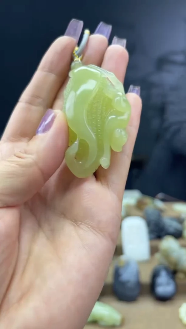 颈饰未镶嵌和田玉1
