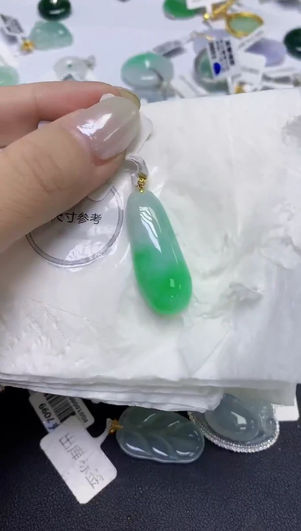 颈饰18K金镶嵌翡翠天然缅甸翡翠A货百元以上9元证书费自理