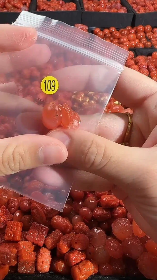 颈饰未镶嵌南红玛瑙1