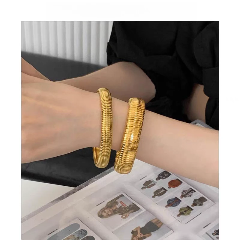 钛钢手镯 欧美时尚不锈钢不褪色手镯钛钢18k镀金弹簧弹性手环