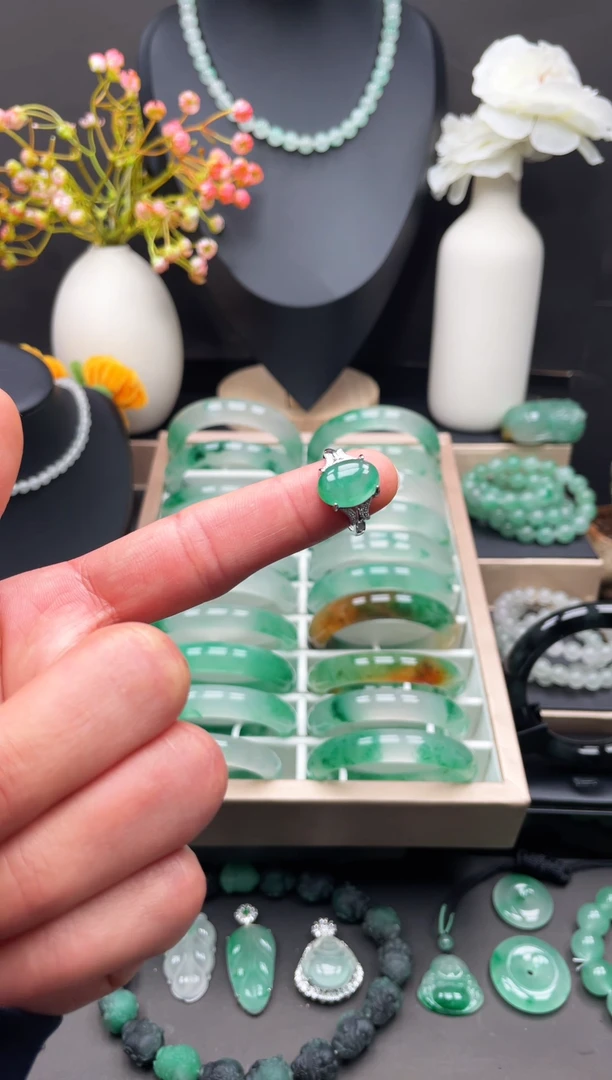 未镶嵌手镯石英质玉天然非洲翠