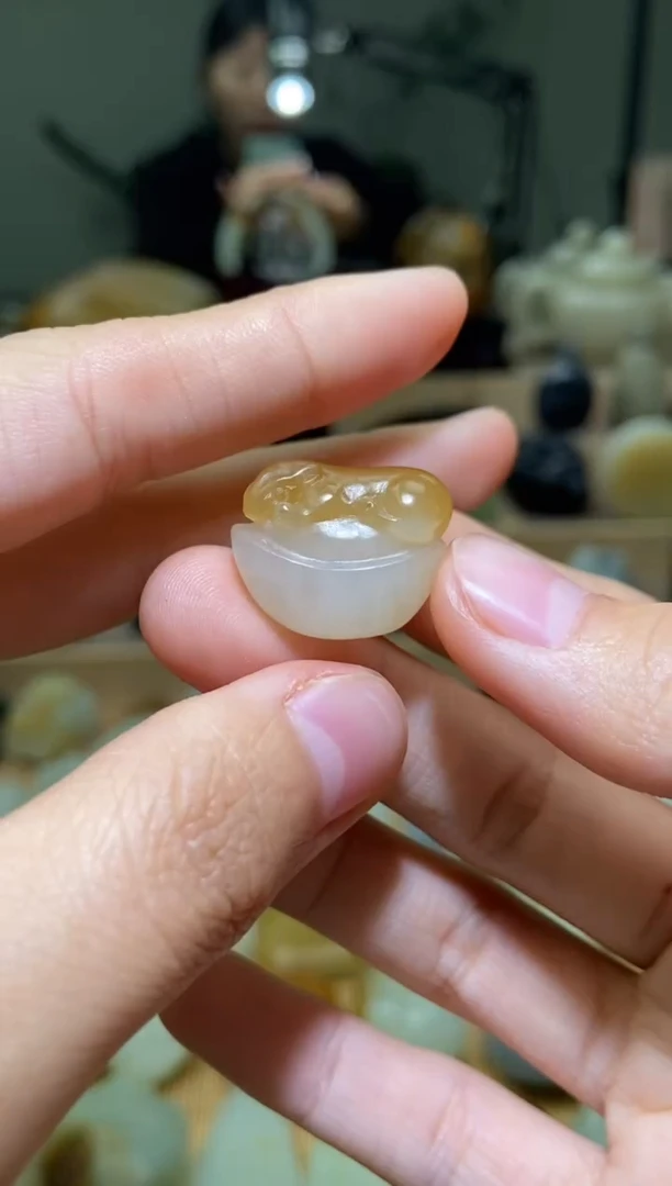 未镶嵌和田玉挂件新疆和田玉且末料运财鼠挂件