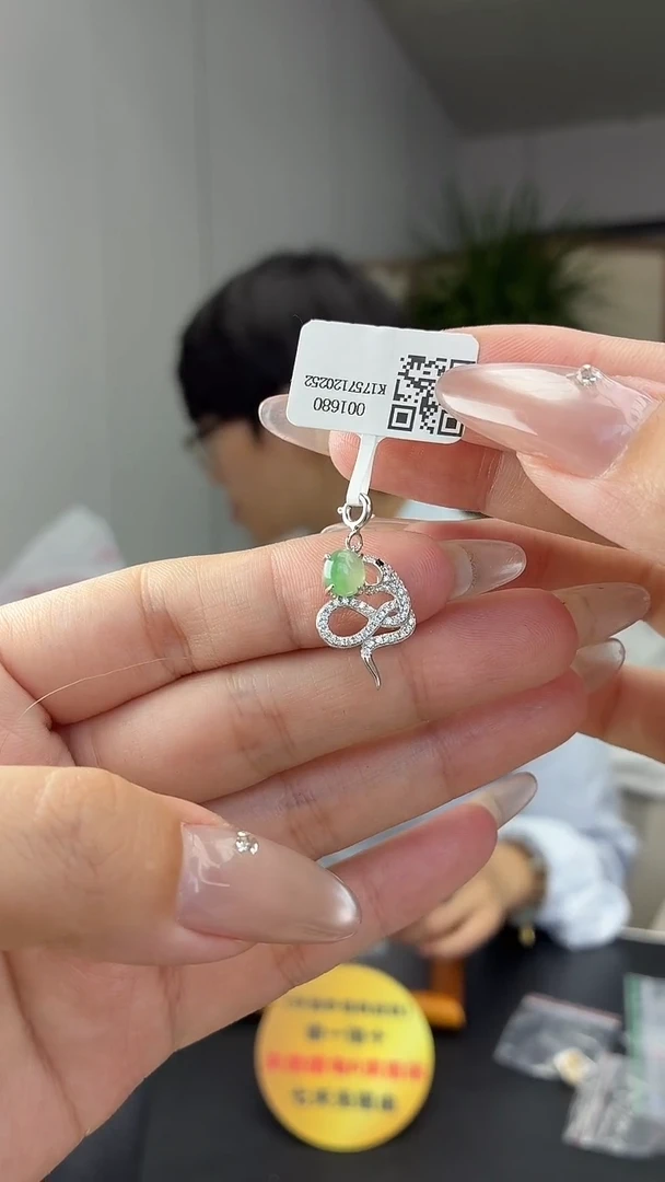 颈饰银S925镶嵌翡翠1111111111