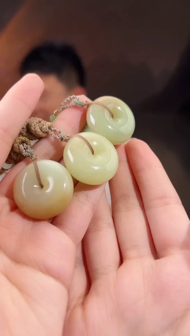 和田玉未镶嵌颈饰扣27m 多样性发其一