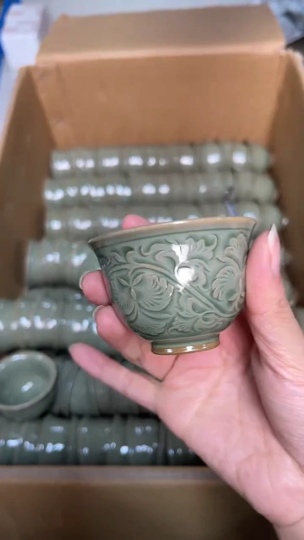 陶瓷手工秘色牡丹纹  铃铛杯  单只