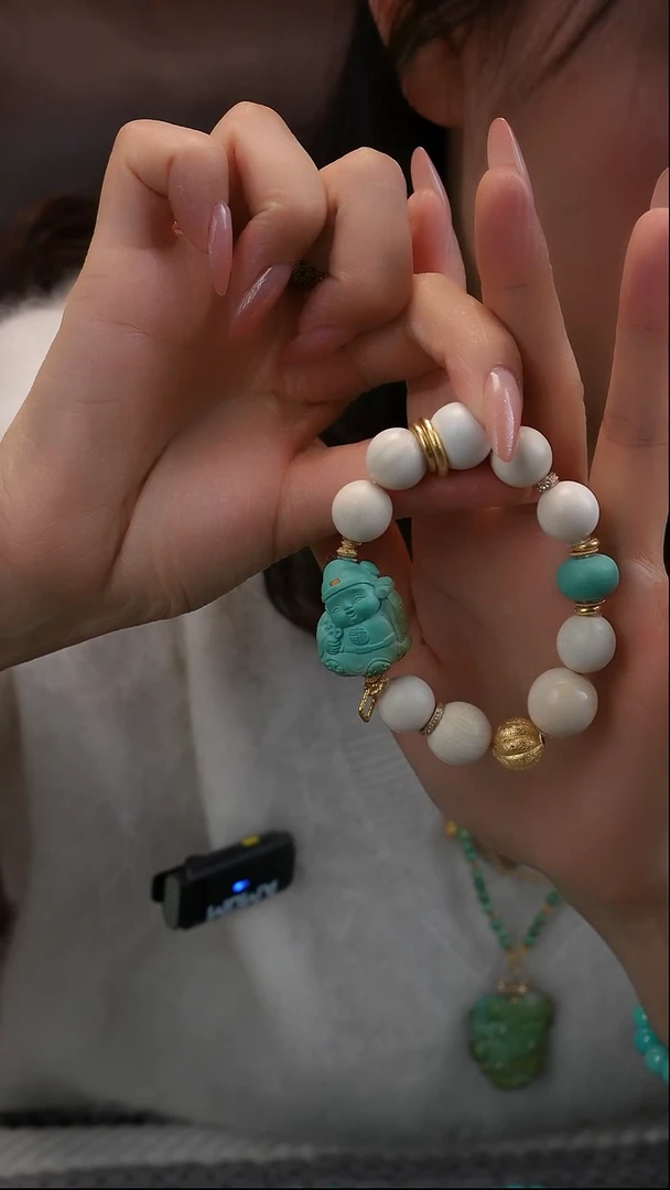 18K金镶嵌绿松石手链1111