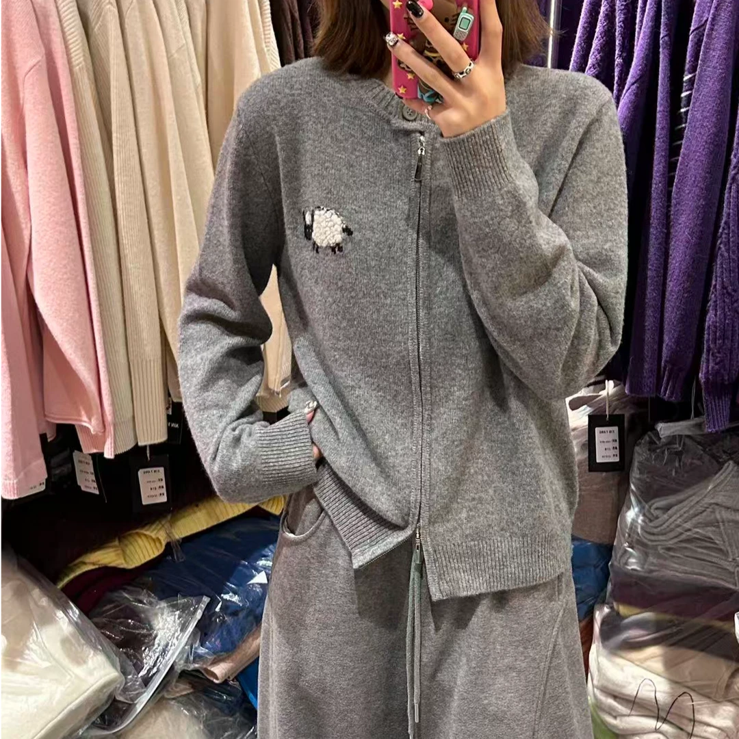 【摩姐姐欧韩】6483冬季新款全羊毛提花小羊拉链圆领开衫毛衣