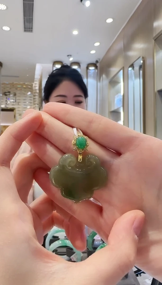 翡翠18K金镶嵌颈饰94