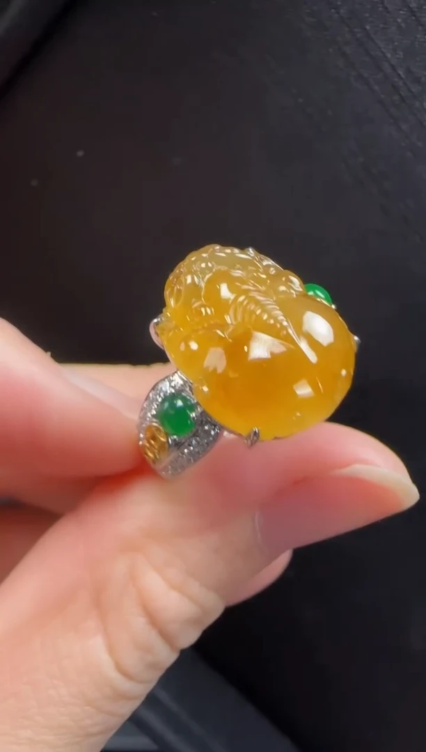 18K金镶嵌戒指翡翠510貔貅一枚