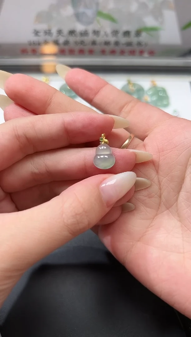 颈饰18K金镶嵌翡翠5葫芦