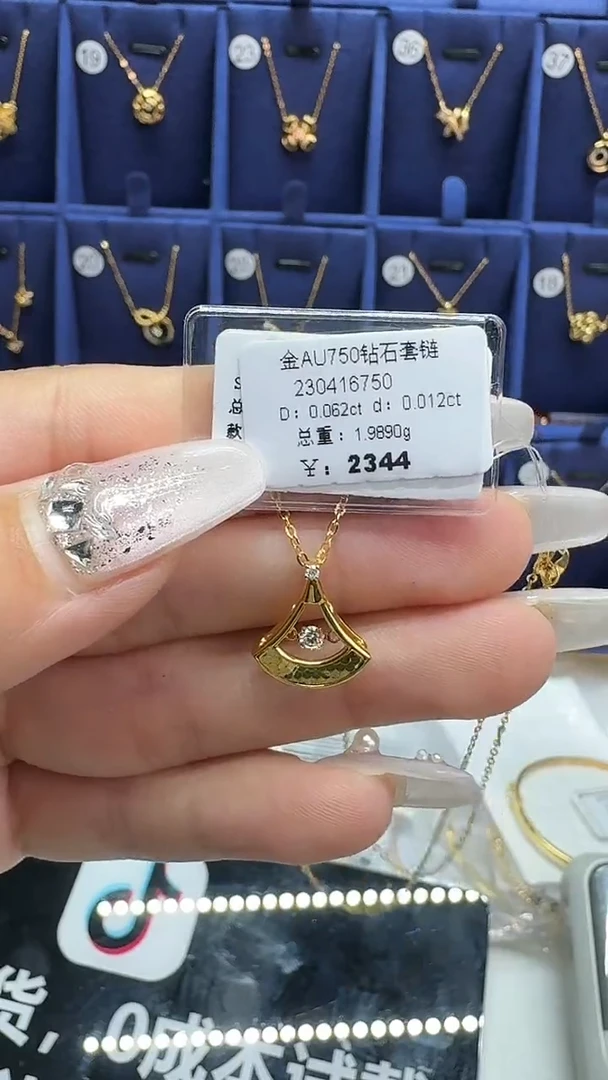 项链18K金镶嵌钻石项链