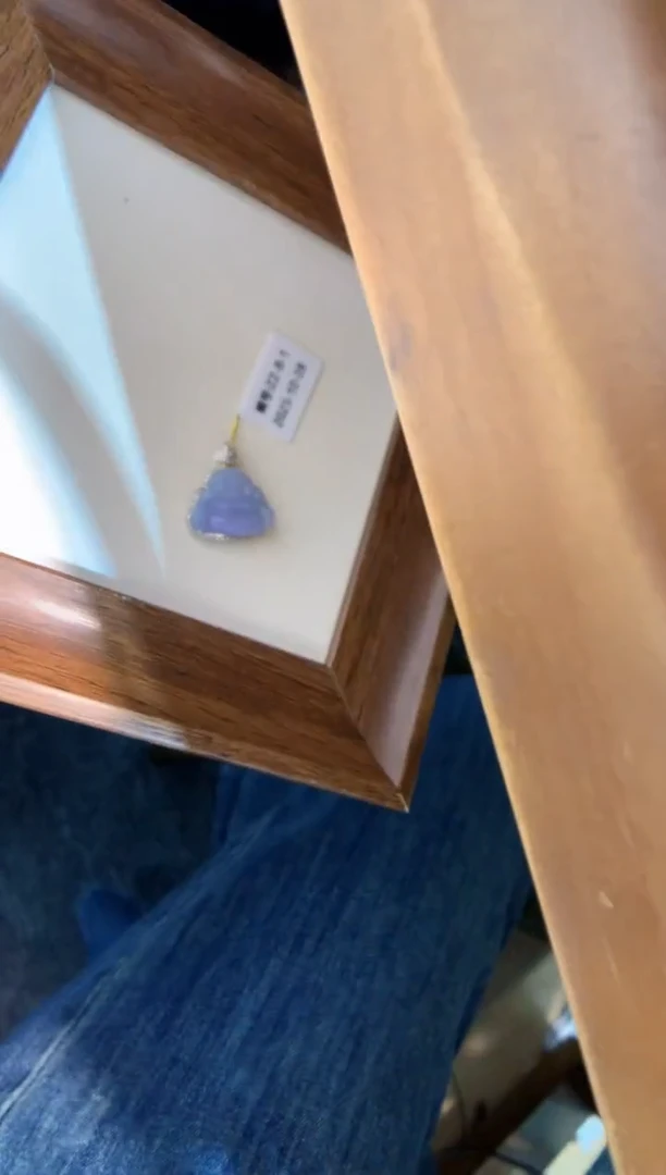 颈饰18K金镶嵌翡翠佛