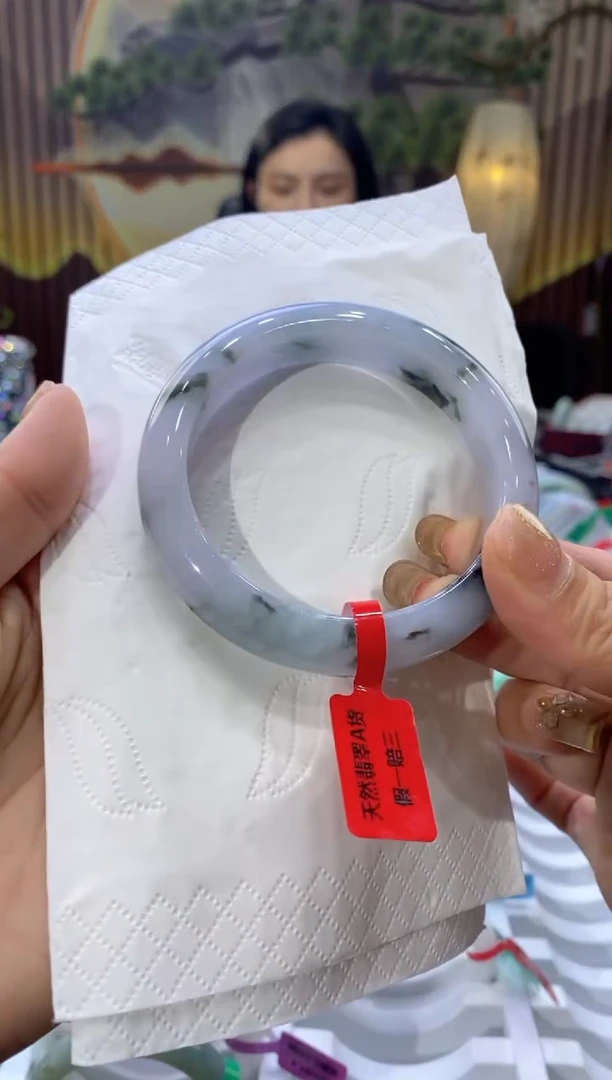 翡翠手镯未镶嵌多人05082