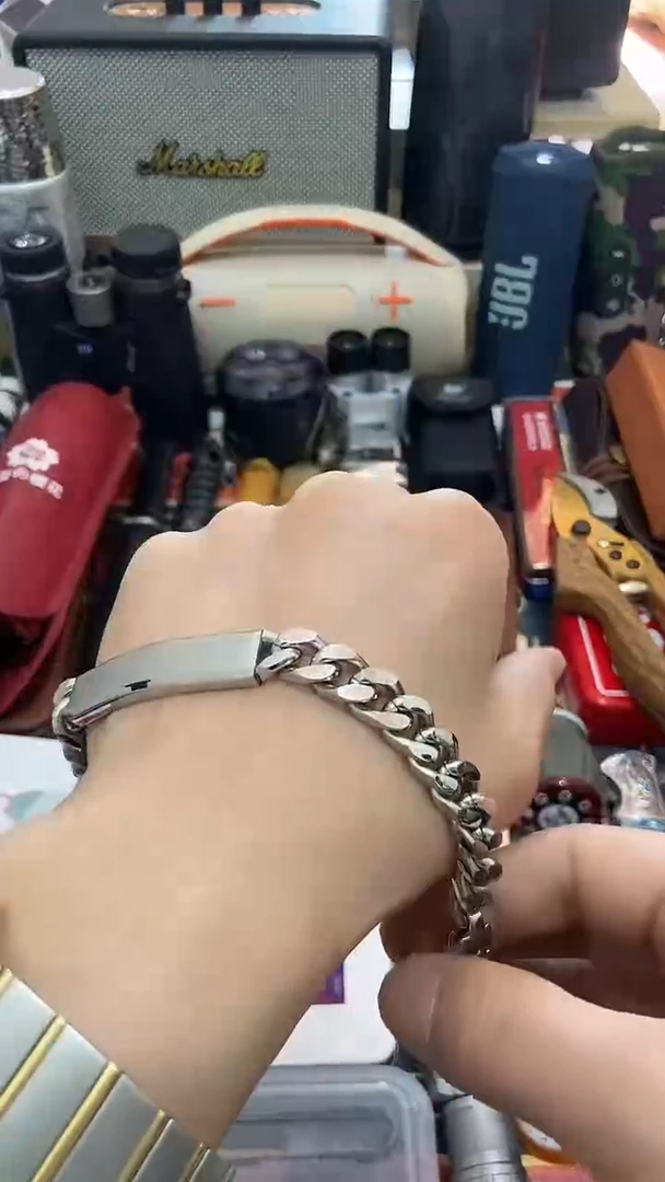 瓷片闪购商品 如图所示