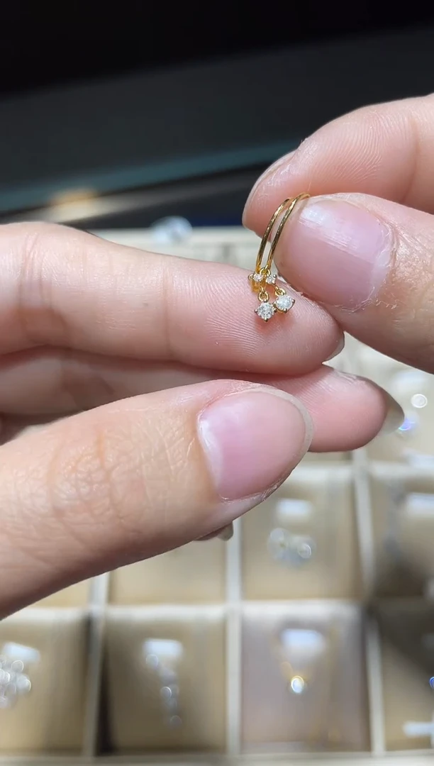 18K金镶嵌耳饰钻石1