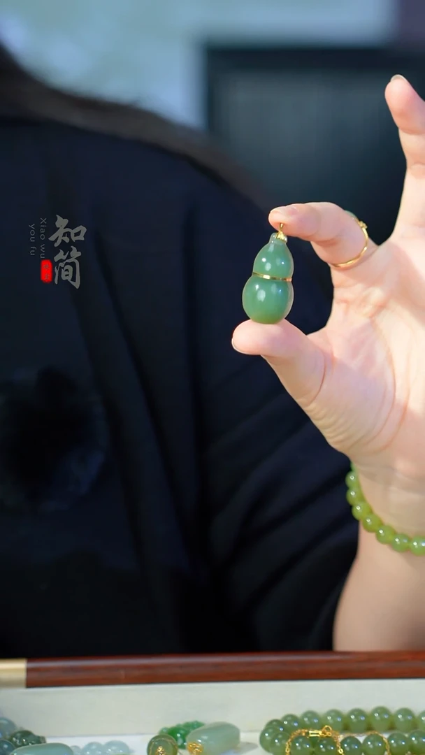 吊坠(不含链)18K金镶嵌和田玉（碧玉）葫芦