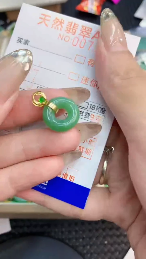 翡翠未镶嵌颈饰           1