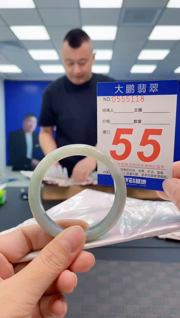 翡翠手镯未镶嵌AAAAAAAA
