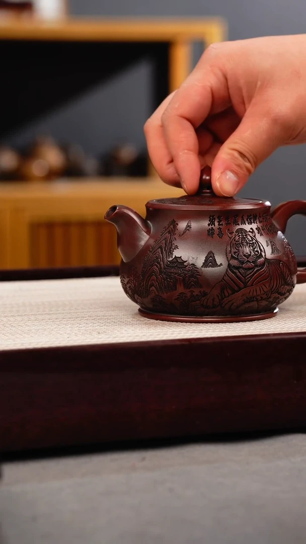 茶壶紫砂铁皮石红 佛莲 刻虎