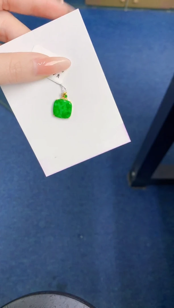 颈饰18K金镶嵌翡翠缅甸天然翡翠A货