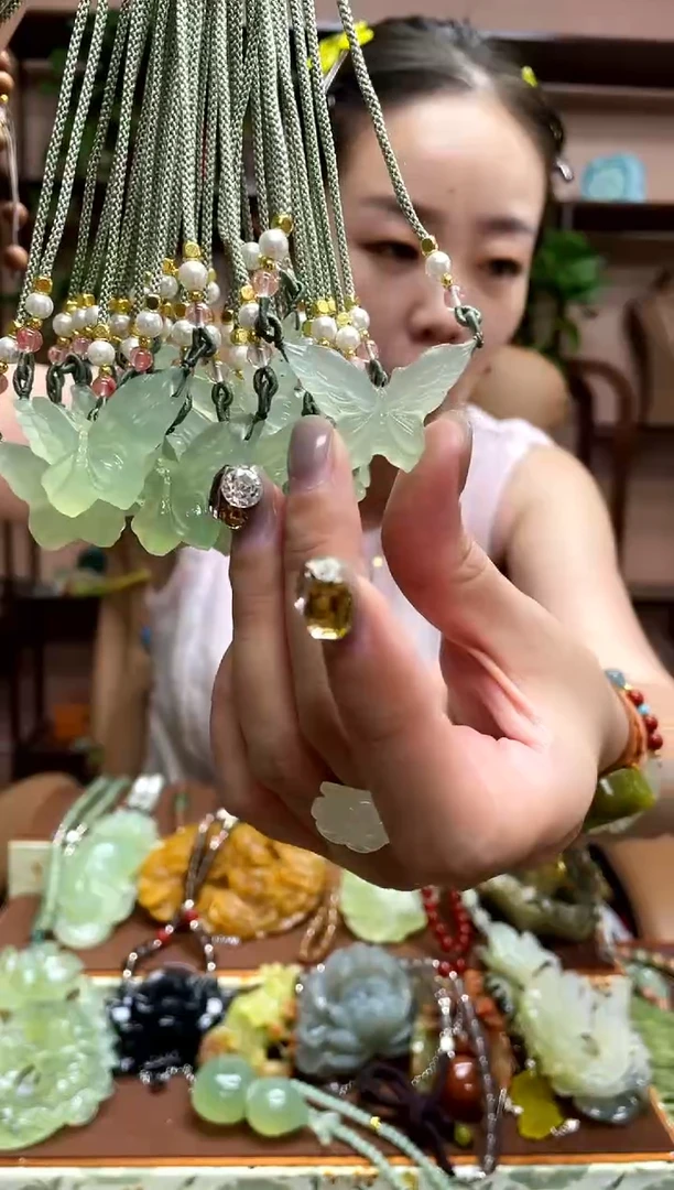 未镶嵌岫玉吊坠多样性发货发其中之一