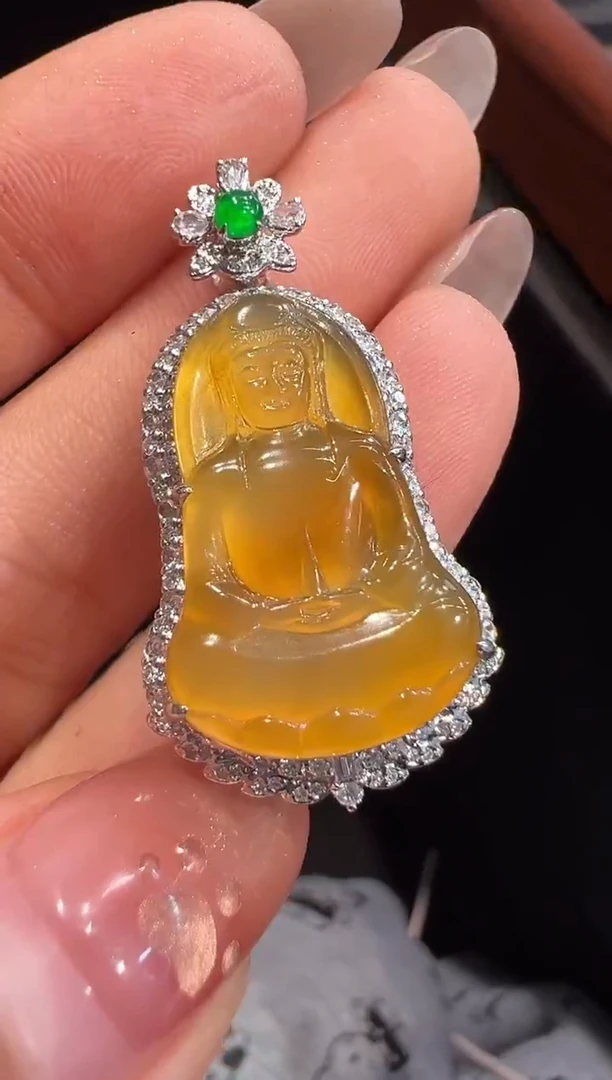 颈饰18K金镶嵌翡翠吊坠