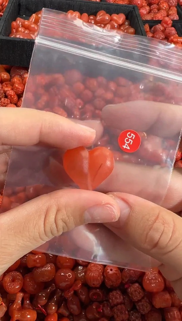 南红玛瑙未镶嵌颈饰1