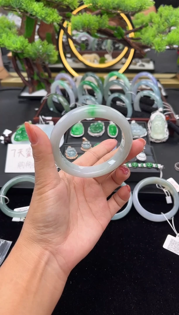 未镶嵌手镯翡翠手镯