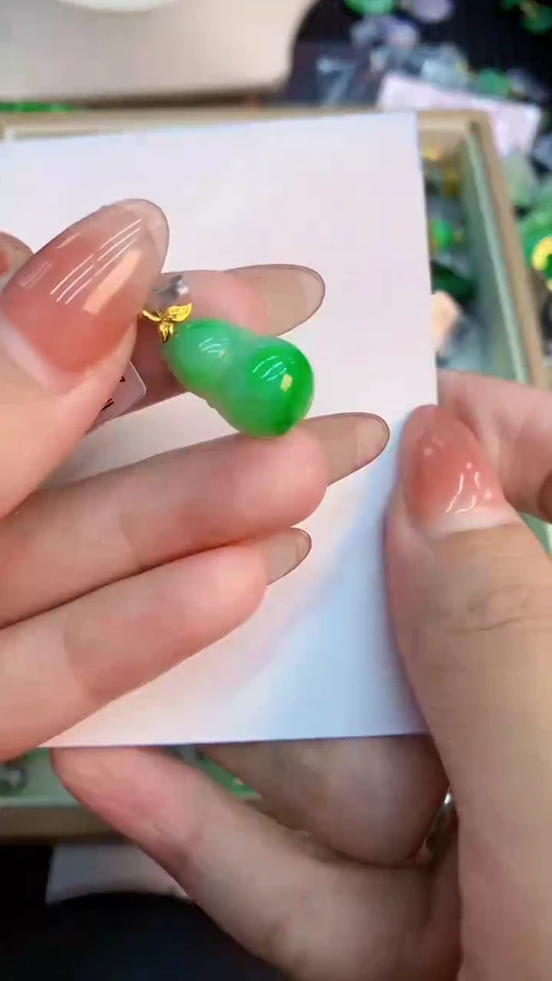 翡翠18K金镶嵌颈饰           1