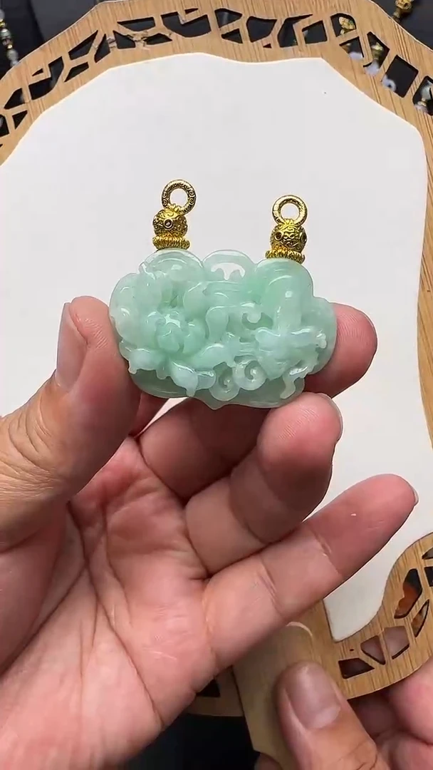颈饰未镶嵌翡翠吊坠
