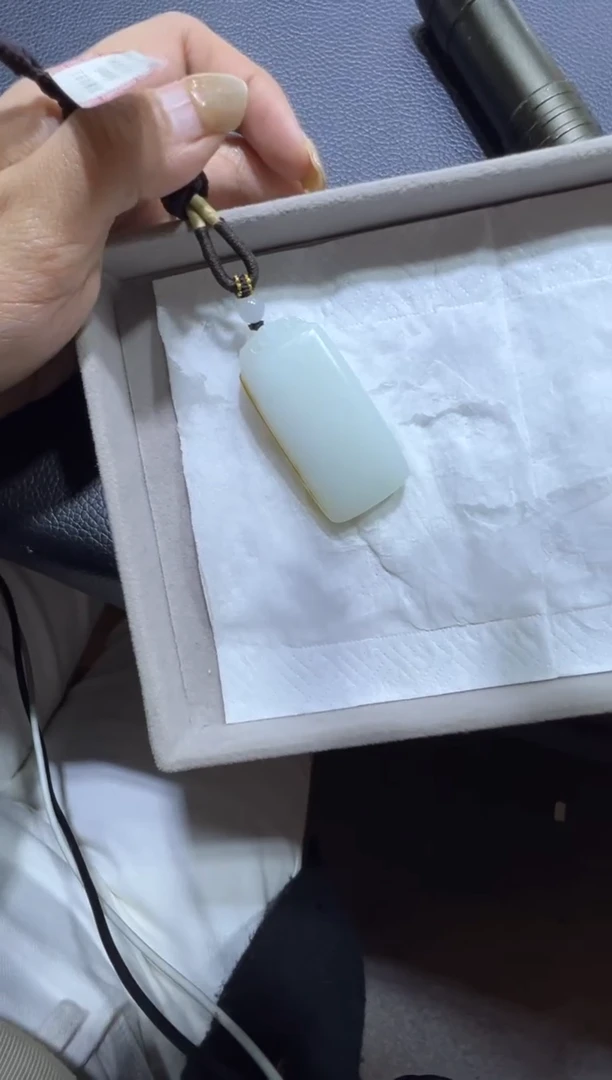 吊坠(赠链)未镶嵌和田玉金山糖白无事牌（产地直发）