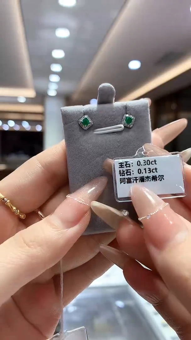【闪购商品】祖母绿耳饰18K金镶嵌祖母绿耳饰