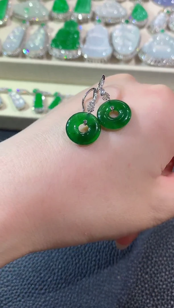 18K金镶嵌翡翠耳饰A104