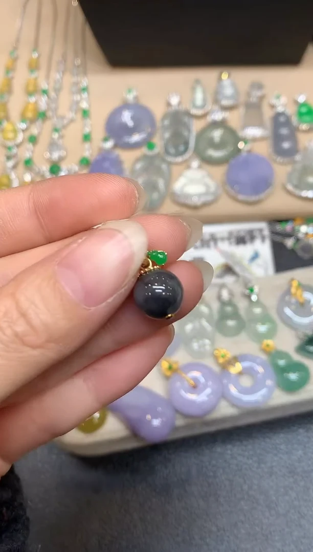 颈饰18K金镶嵌翡翠珠子【无服务费